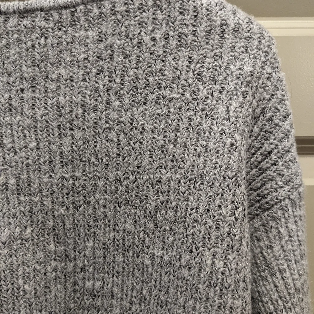 Garage Cropped V-neck Relaxed Fit Sweater- size P/small